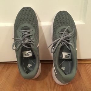 Nike Tanjun Running Shoe